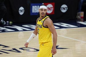 效率太差！內(nèi)姆哈德16中5拿到14分2板9助2斷 上半場(chǎng)9中1