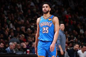 奮力反擊！阿杰伊·米切爾追身三分命中 雷霆轟12-2追到只差4分