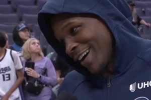 贈(zèng)送球迷球衣！華子：當(dāng)年雷霆KD來我家鄉(xiāng)比賽 我也曾想要他球衣