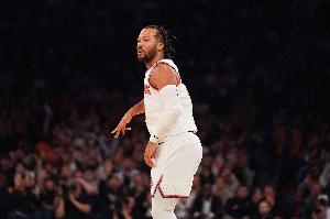 得分上雙！布倫森首節(jié)5中3砍下12分1助 正負(fù)值+18