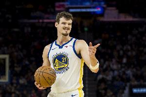 保持住手感！波斯特10中4&三分7中2拿到14分8板2助 正負(fù)值+17