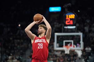 申京談與字母哥對決：面對強(qiáng)隊(duì)更能激勵自己 不對球員區(qū)別對待