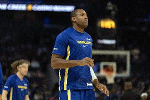 上場(chǎng)比賽因左腳酸痛缺陣！Slater：霍福德今天迎來(lái)復(fù)出