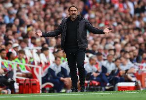 法爾克：裁判是全場唯一認為我的隊員假摔的人，對此我能咋辦？