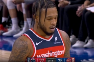 今天牛批！白魔反擊瀟灑單臂脆扣再進(jìn) 首節(jié)5分鐘砍下10分！