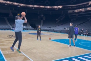 兩位傷員！文森特和湖人新秀阿杜·蒂耶羅一起練三分呢