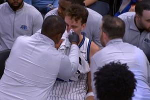 小瓦格納爭搶籃板被卡馬拉肘到鼻子 血流不止下場接受治療