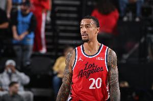 盧：科林斯籃板出色 首發(fā)是為了加強籃板 他運動能力是我們所需的