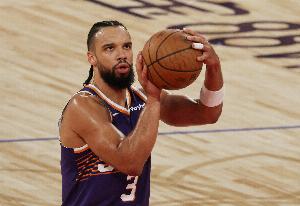 沒手感有殺傷！狄龍13中4拿到18分5板 三分6中1&罰球10中9