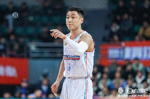 拿了全隊(duì)一半以上的分！高詩巖首節(jié)8中4拿下9分