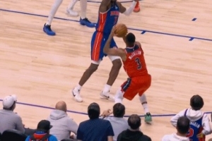 功虧一簣！麥科勒姆虛晃出機會 但絕殺三分投到籃板側沿...