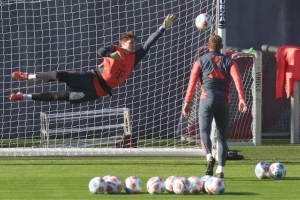 努力！無(wú)國(guó)家隊(duì)任務(wù)的拜仁球員放假一周，二門烏爾比希主動(dòng)加練