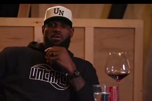 詹姆斯：大家都在為波什犧牲鳴不平，但你們問過他嗎，他是自愿的