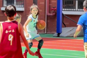 對(duì)冠軍教頭的認(rèn)可！楊毅：勇士要是沒(méi)有科爾，成就絕對(duì)不如今天