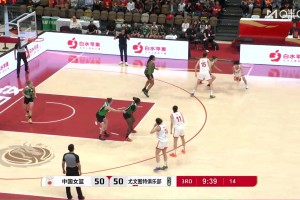 個(gè)人實(shí)力真強(qiáng)??！楊舒予一個(gè)節(jié)奏變化直接晃過防守，輕松上空籃