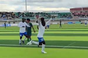 蒙超特色！黑人“外援”爆射破門后連續(xù)空翻慶祝??