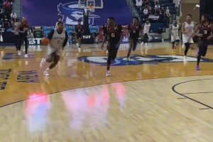 阿跳起來以后，整個(gè)身體有一種獨(dú)特的懸空感，很多年沒見過了