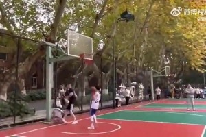 假如你是科比，關(guān)鍵球你會(huì)給詹姆斯還是杜蘭特？