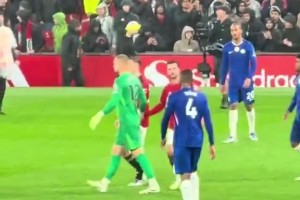 國(guó)外球迷：為什么恩佐總是欺負(fù)芒特？??