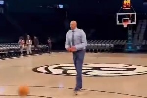 庫里點贊！年近50歲的卡特西裝革履仍能扣籃