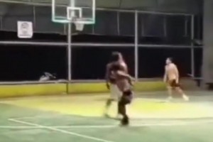 籃球火沒騙我，亢龍不悔旋風(fēng)式投籃是真實存在的??????