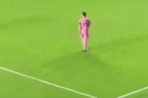 看一次少一次！看臺(tái)視角看：梅西經(jīng)典中路爆破！