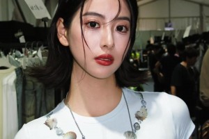 這顏值+氣質太權威了??NBA美女主持人秋童曬個人走秀片段~