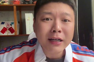 京味兒口音球迷曬自拍：不支持北京國安了，改支持山東泰山了??