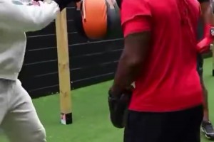 突然就要賽季報銷了??范喬丹休賽期還曾與主帥烏度卡合練拳擊！