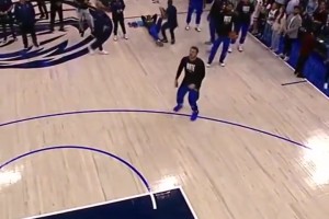 夢八動員大會！08奧運，科比和詹姆斯隊內(nèi)發(fā)表講話激勵隊友！