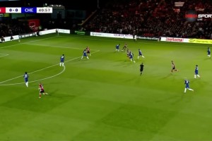 林肯城1-0領(lǐng)先！切爾西后場(chǎng)失誤被斷，斯特基單刀破僵