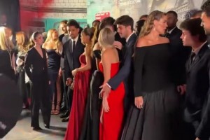 外網(wǎng)動(dòng)畫祝賀：請(qǐng)把屬于登貝萊的賽季放進(jìn)盧浮宮吧！