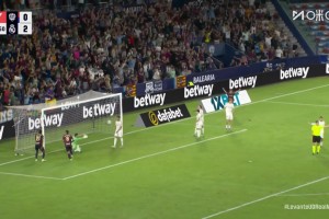 皇馬被扳一球！艾永禁區(qū)機敏跑位頭球破門，萊萬特1-2皇馬