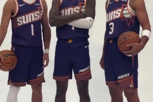 排面?。√柸缓诵那騿T拍定妝照，杰倫-格林直接站在C位！