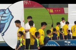 太拼了??！“蘇超”鹽城隊(duì)鼓手為球隊(duì)加油，已敲壞17面鼓