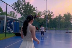 鵜鶘隊(duì)內(nèi)開(kāi)練：普爾指揮交通，瘦身后的錫安展現(xiàn)炸裂扣籃！