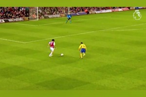 在綠茵場(chǎng)上跳舞！應(yīng)該就是這種感覺吧！