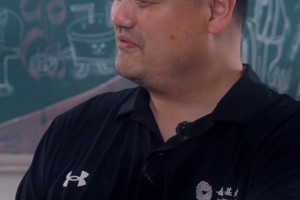 吧友們還記得2002年姚明新秀賽季的那支火箭陣容嗎？