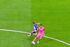 布教授的足球藝術(shù)，每一個(gè)動(dòng)作都仿佛在他的大腦中提前預(yù)演過(guò)