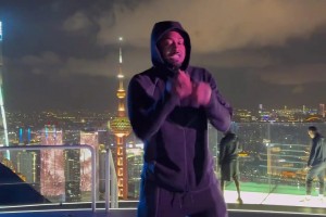 認不出了！約翰-沃爾中國行在東方明珠邊上尬舞：跳的最好一次了