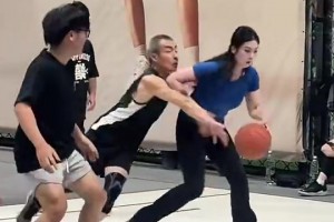 大爺面對(duì)野球場(chǎng)肘姐，那是真防??！但確實(shí)力不從心！??