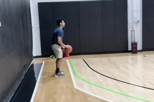 把惡漢屬性帶入太陽！狄龍連訓練都展示出超強硬肢體對抗！