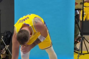 范喬丹：今年我不用接受采訪了，可以坐在這兒看他們比賽