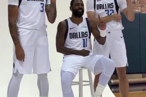 三狀元組合！濃眉+歐文+弗拉格三人合影，歐文坐在C位