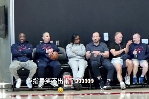 盧指導笑不出來了！布登霍爾澤和錫伯杜來快船訓練營和老板坐一塊