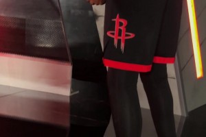 嘖嘖嘖，性感黑絲！杜蘭特這纖細(xì)小腿實在迷人啊??