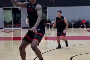 一個(gè)個(gè)都是臂展怪！火箭防守訓(xùn)練，這陣勢(shì)看著就嚇人??！