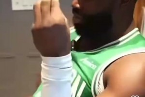 杰夫-格林防守杜蘭特被吹犯規(guī)，抱怨道：天哪，是他先拉我??！