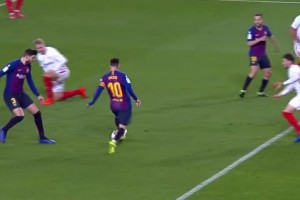 臨近比賽結(jié)束，巴薩的耐心傳遞，讓塞維利亞束手無策