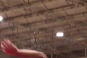 歐錦賽之后真正進(jìn)化了！申京在火箭隊(duì)內(nèi)訓(xùn)練中奉獻(xiàn)暴扣+三分！